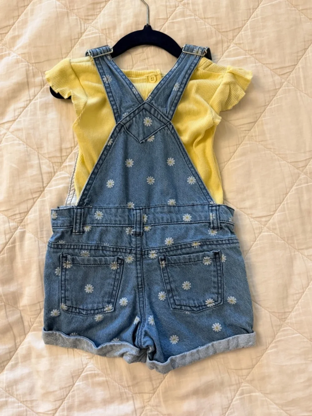 Overall shorts set size 4 - Picture 2 of 3